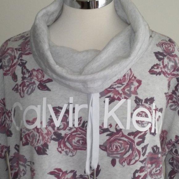Calvin Klein Floral Sweatshirt Size Medium - Picture 2 of 5